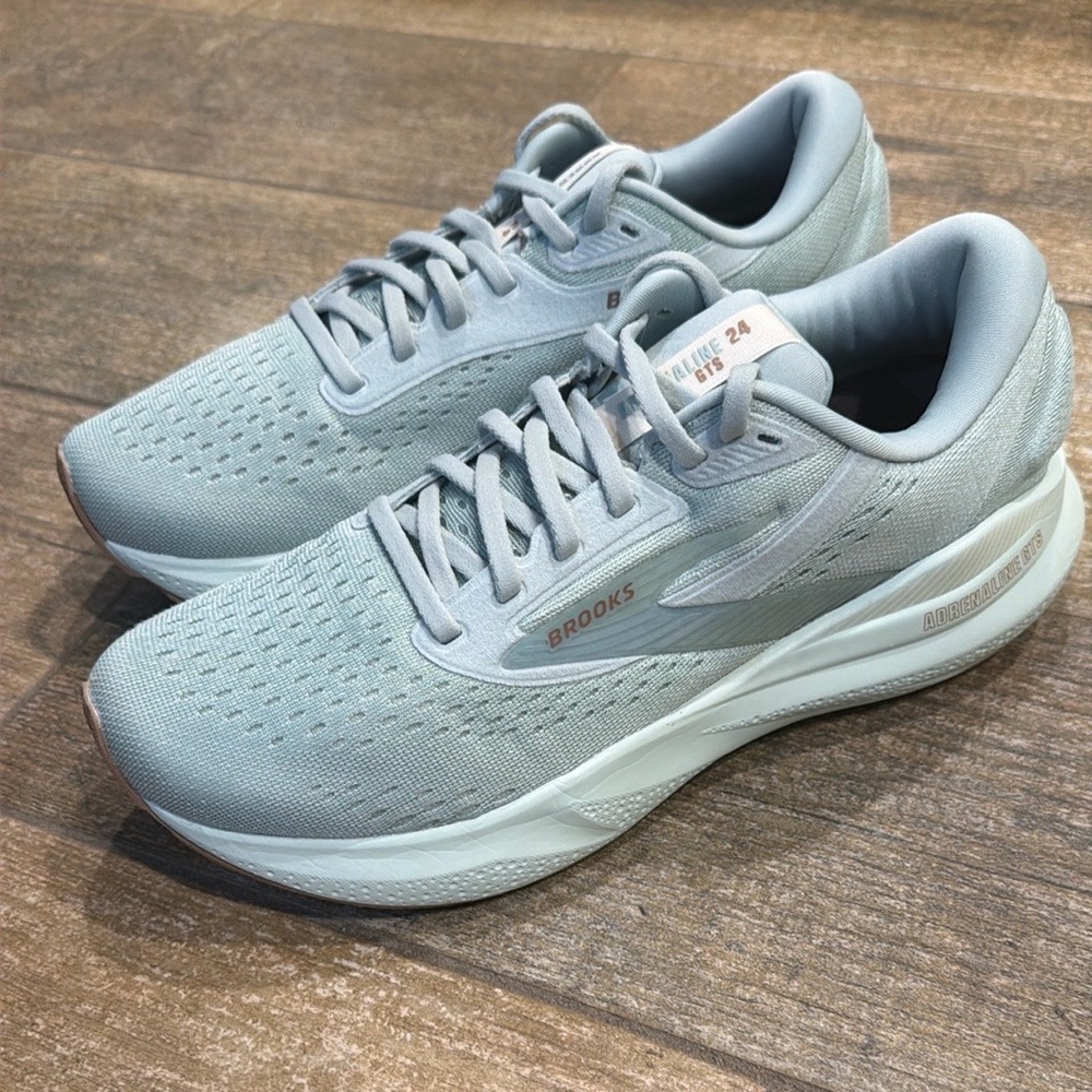 Brooks Adrenaline Sage Green Women's Running Shoes. 9.5 EUC - Picture 2 of 8